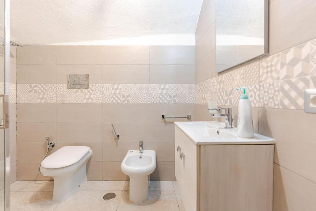 Noble Loft In Historical Building - 800m Subway Appartement Napels